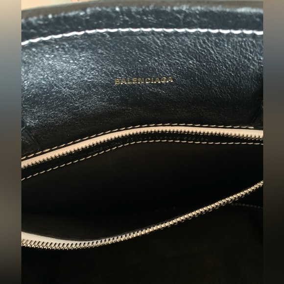 Balenciaga Agneau Medium Barbes East West Tote - Picture 2 of 11